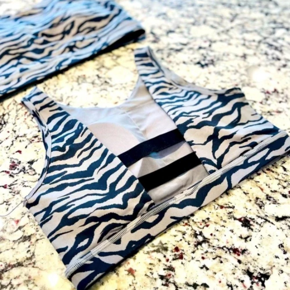 Mono B Sports Bra Double Strap Back Animal Print Gray & Black LARGE - Picture 4 of 12